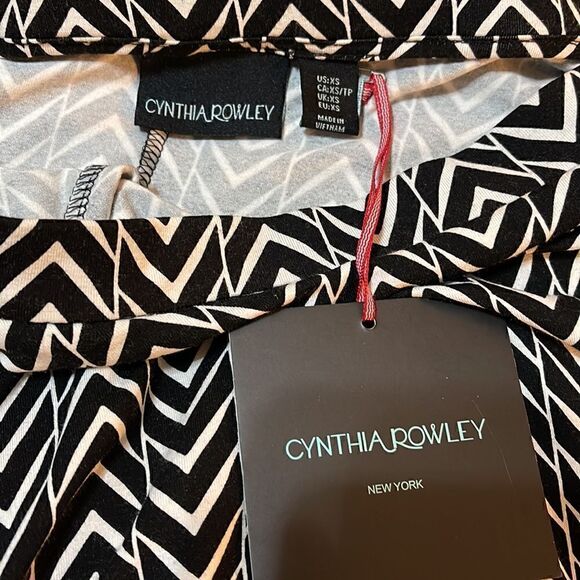 Cynthia Rowley Black and White Mini Skirt Chevron Pattern Women’s Size XS - Picture 5 of 6